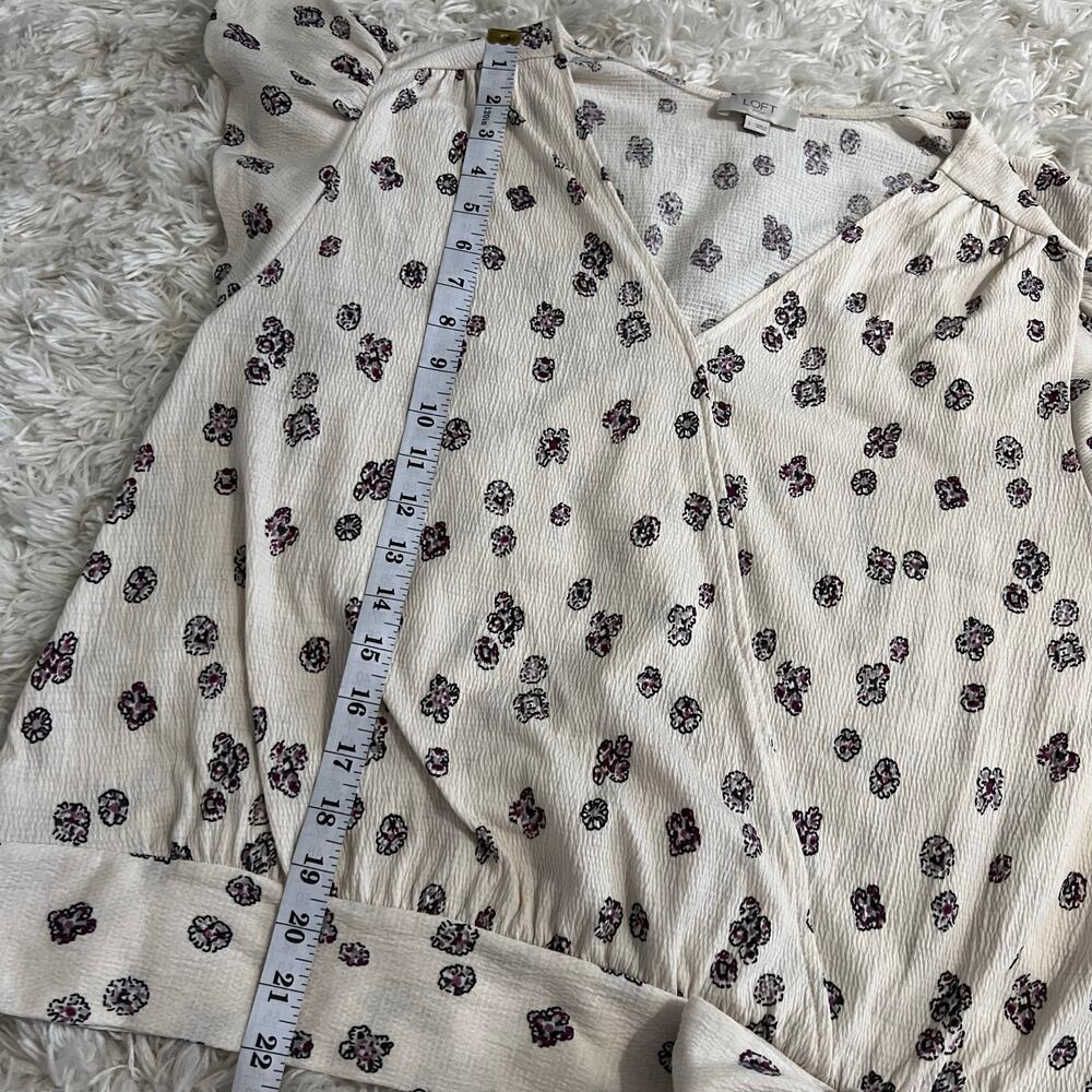 Loft Outlet Cream Floral Wrap Top Size L - Picture 7 of 7